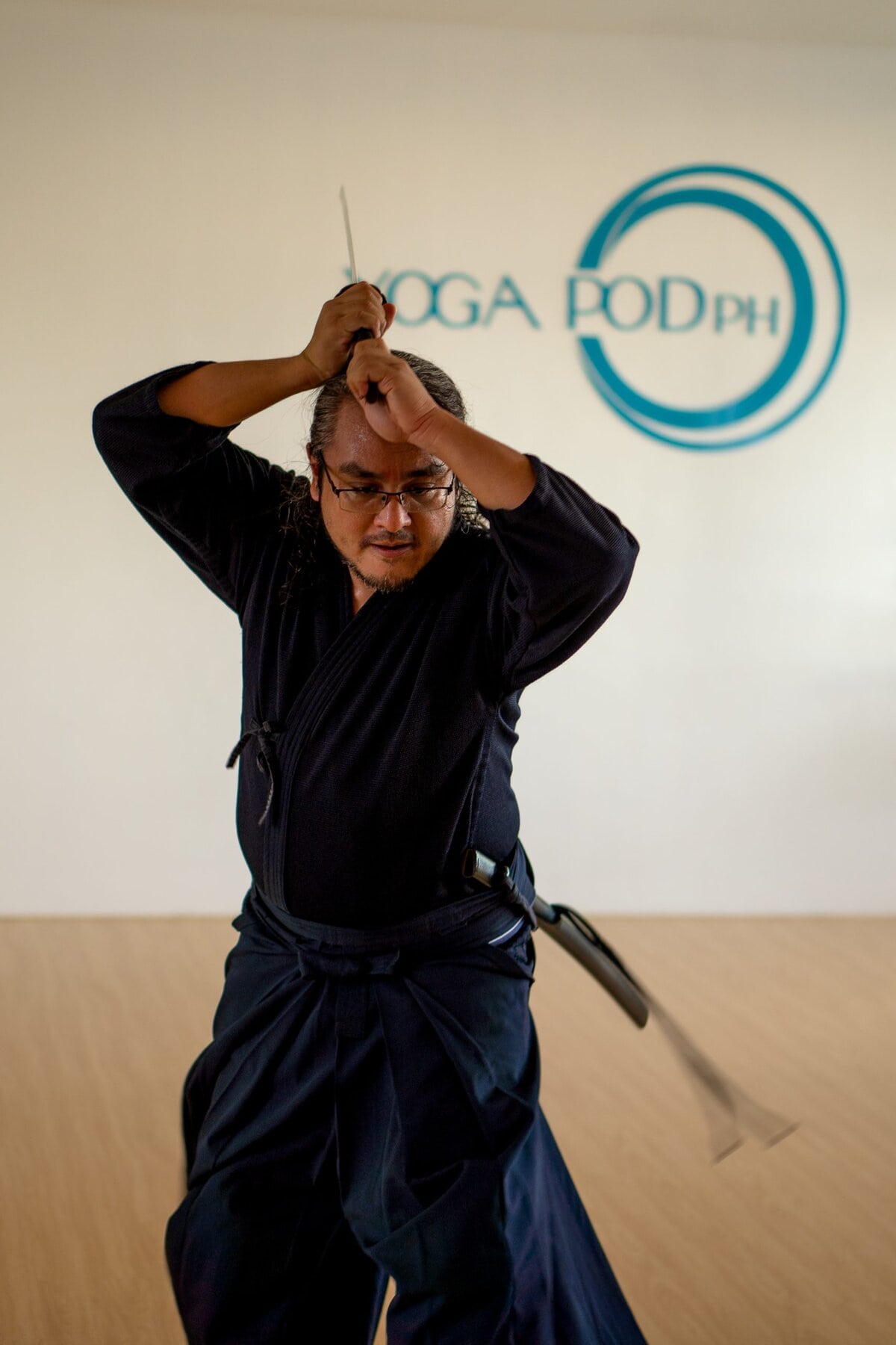 Martin weilding his blade, the man who runs the Quezon City chapter of the Sugawara Sogo Budo dojo.