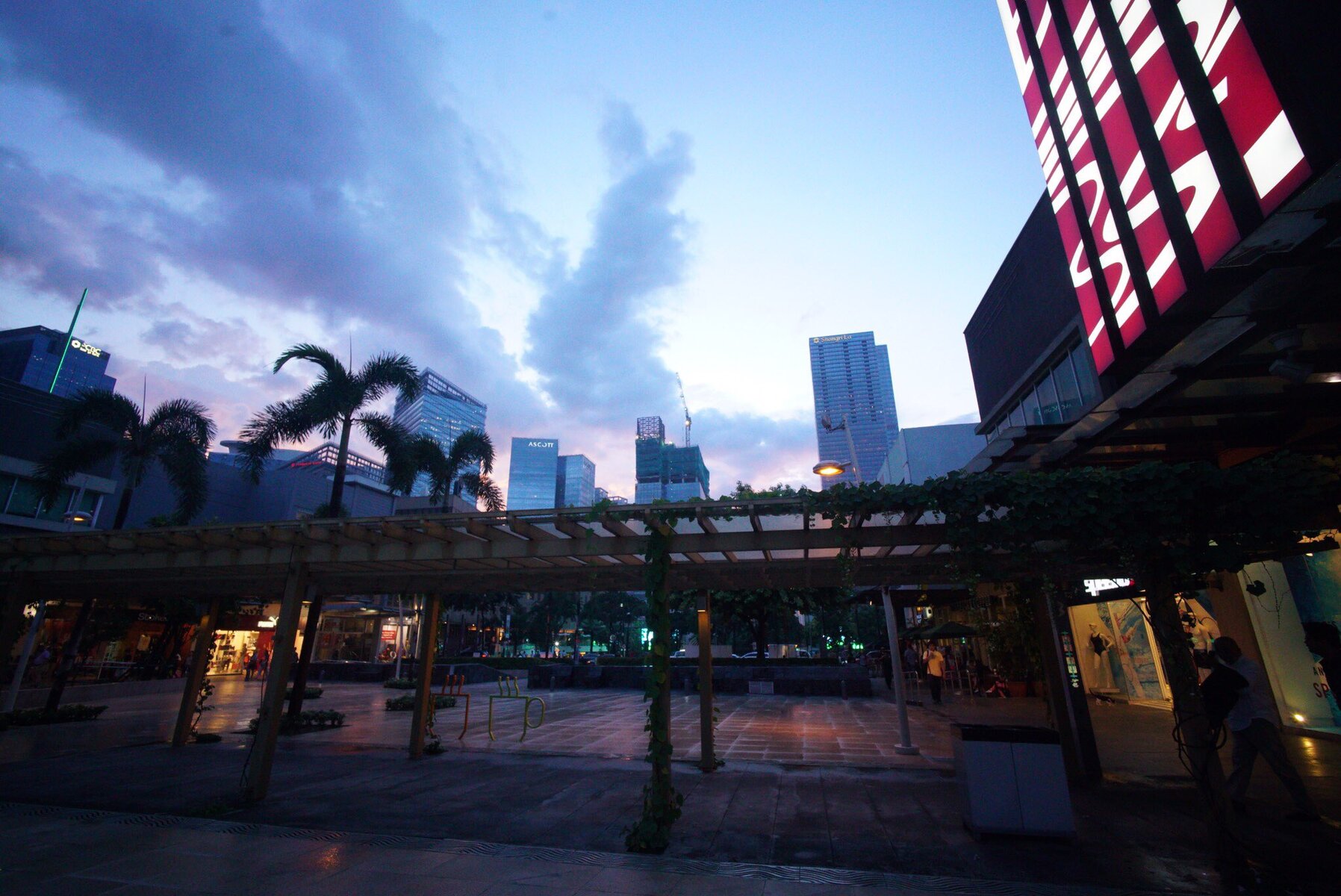 Bonifacio High Street, BGC Taguig
