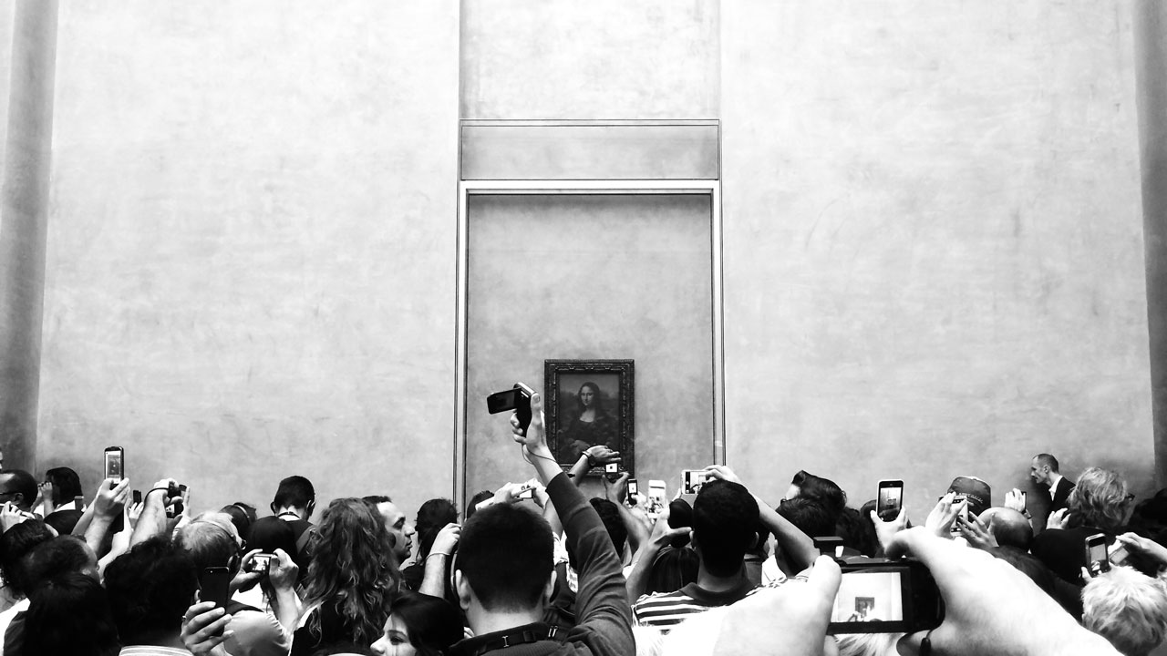 Mona Lisa Mobbed